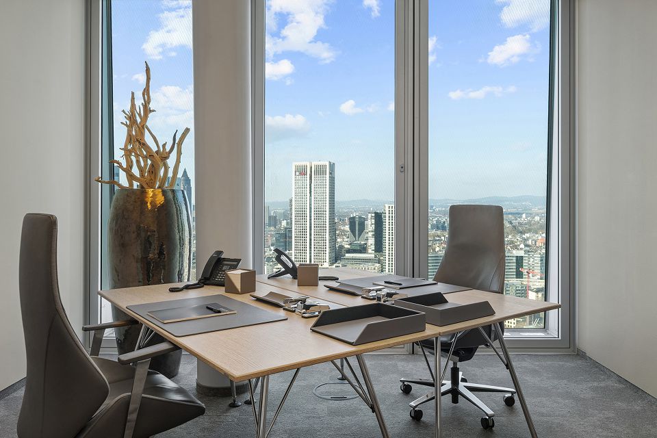 Moderner Büroraum im Nextower